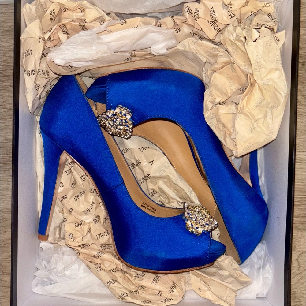Badgley Mischka “Goodie” size 6 sapphire blue satin peep-toe pump NIB - Picture 3 of 6
